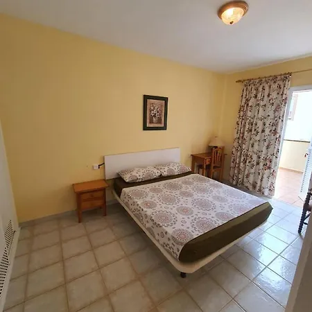 Cute And Relaxing Over Cristianos Apartment